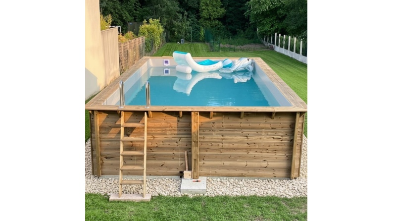 Piscina in legno AQUA 8.5 x 4.35 - H.1.45 m, grigio, con supporti fissati al calcestruzzo