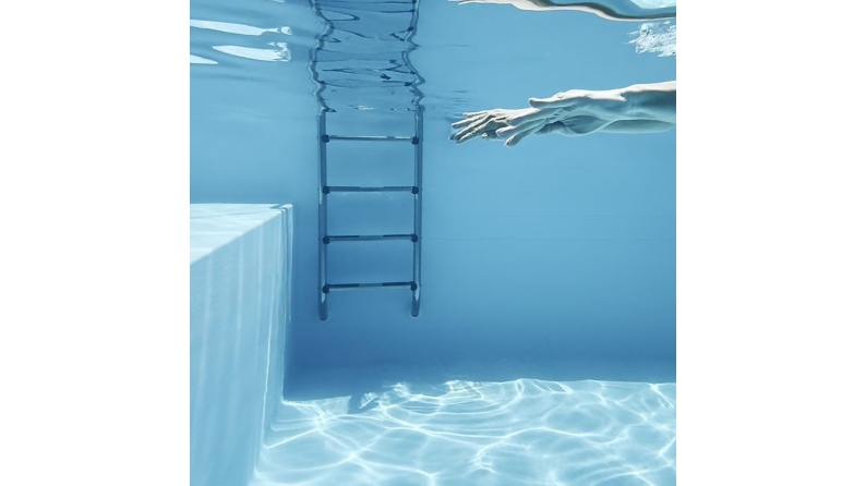 Piscina in legno NEMO 4.3 x 3 – H.1.18 m con spiaggia, grigio, con supporti fissati al calcestruzzo