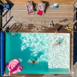 Piscina in legno AQUA 6.1 x 2.85 – H.1.31 m con spiaggia, sabbia, con supporti fissati al calcestruzzo