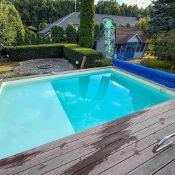 Piscina in legno AQUA 7 x 3.75 – H.1.45 m con spiaggia, grigio, con supporti da cementare