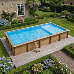 Piscina in legno AQUA 10.2 x 5.2 – H.1.45 m con spiaggia, azzurro chiaro, con supporti fissati al calcestruzzo